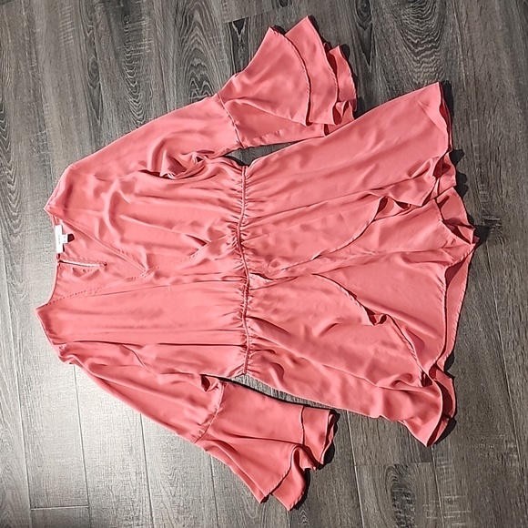 🦩 Forever 21+ flowy Romper 🦩 - Picture 1 of 4
